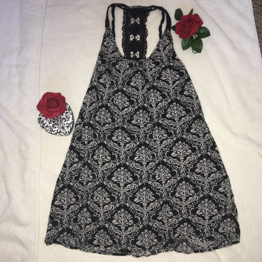 🌞4/$10 Francesca’s Crochet Halter Shift Tunic Top